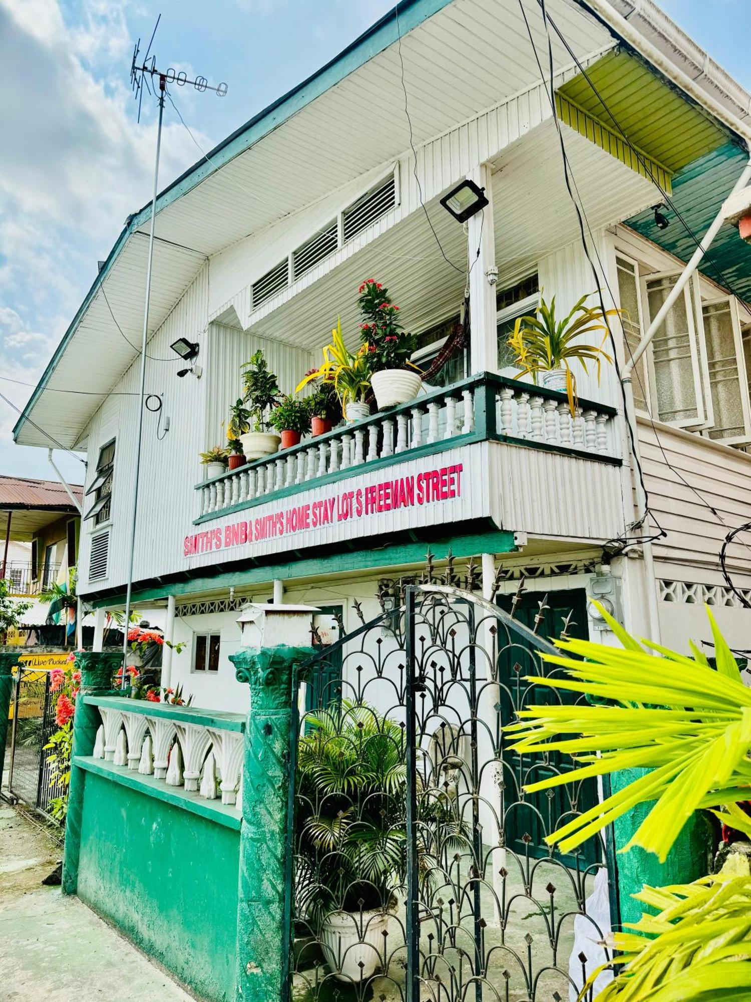 Smith'S Homestay Georgetown Exteriör bild